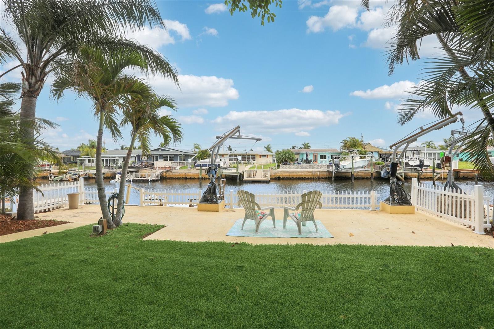 Listing photo id 25 for 4942 Blue Heron Drive