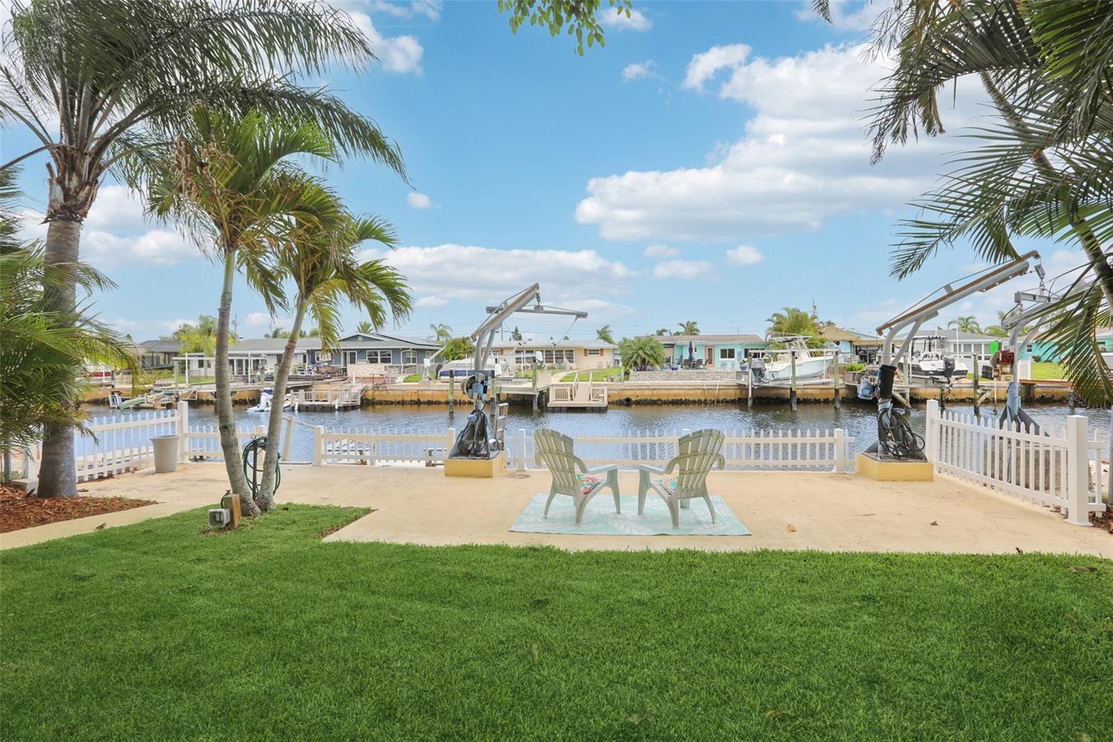 Listing photo id 27 for 4942 Blue Heron Drive