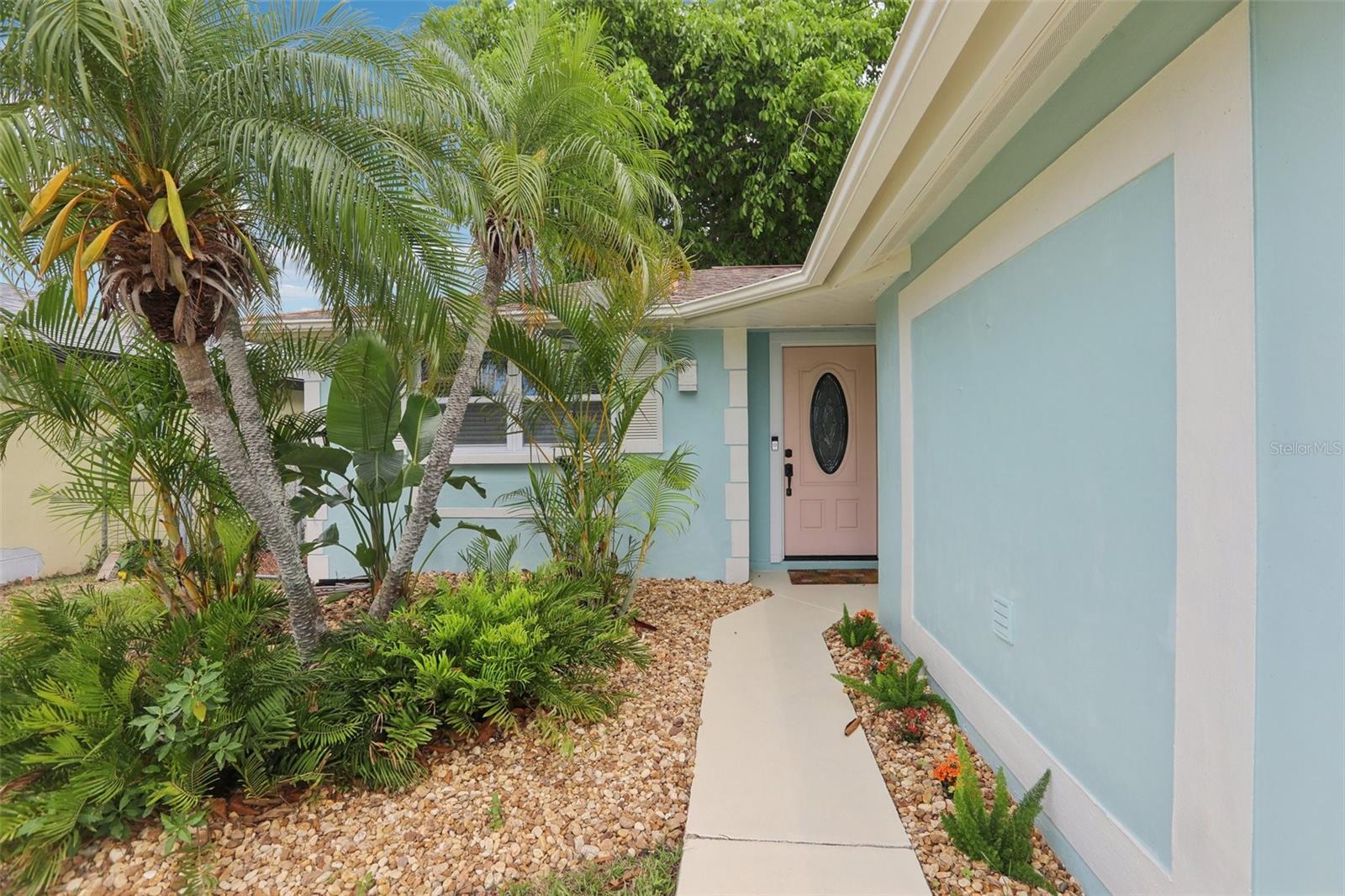 Listing photo id 1 for 4942 Blue Heron Drive