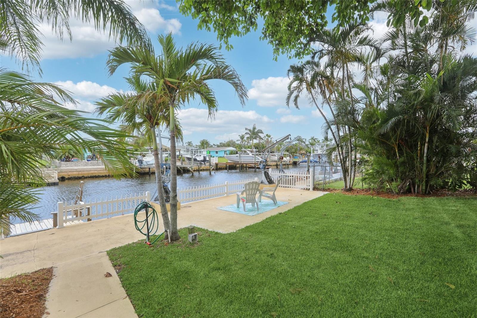 Listing photo id 28 for 4942 Blue Heron Drive