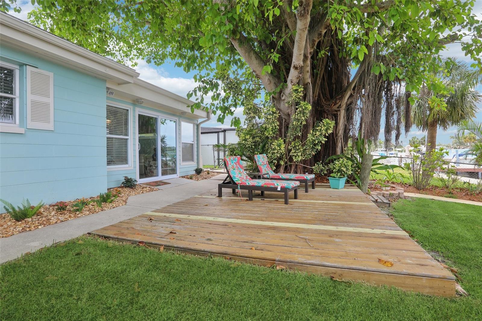 Listing photo id 29 for 4942 Blue Heron Drive