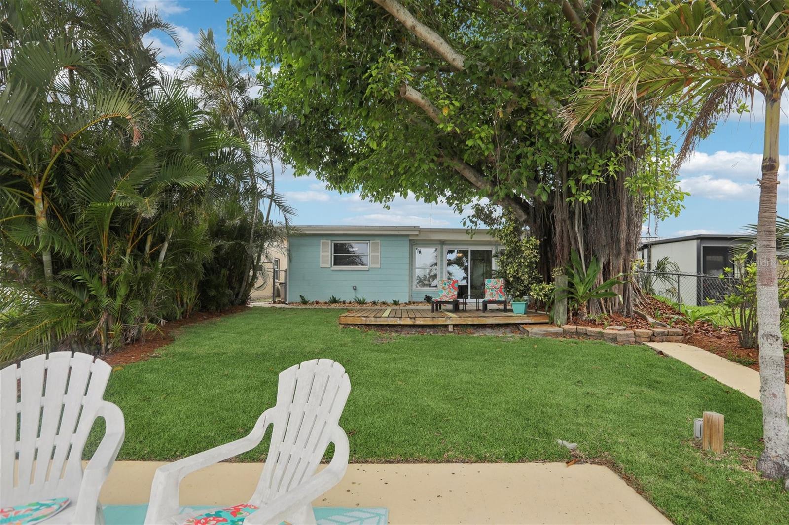 Listing photo id 30 for 4942 Blue Heron Drive