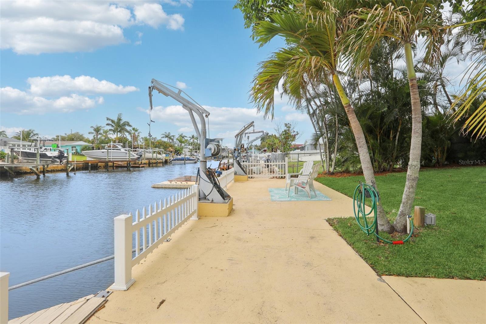 Listing photo id 31 for 4942 Blue Heron Drive