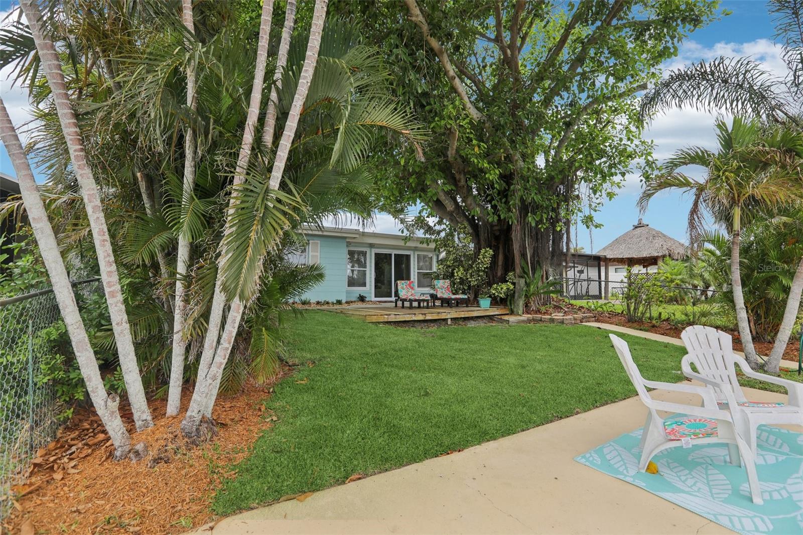 Listing photo id 33 for 4942 Blue Heron Drive