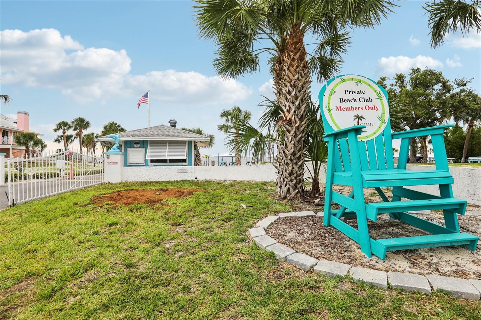 Listing photo id 42 for 4942 Blue Heron Drive