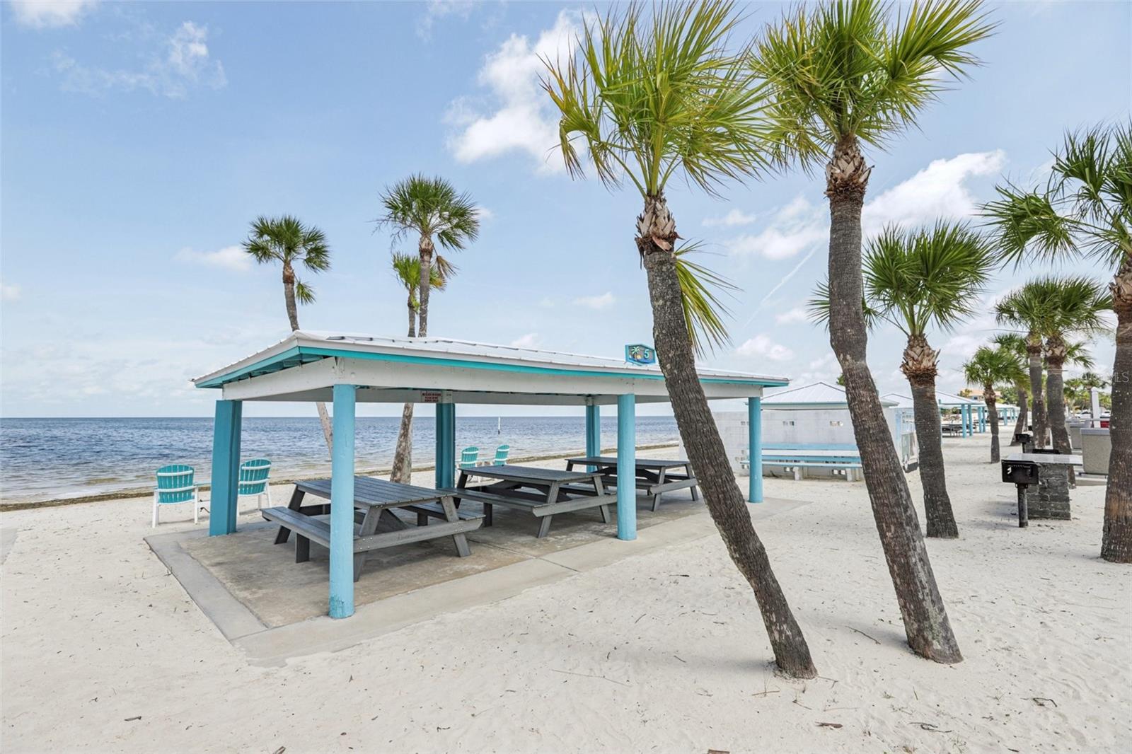 Listing photo id 46 for 4942 Blue Heron Drive