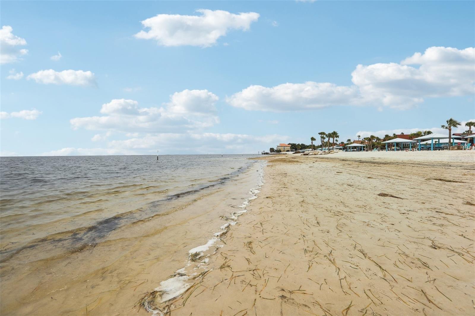 Listing photo id 49 for 4942 Blue Heron Drive