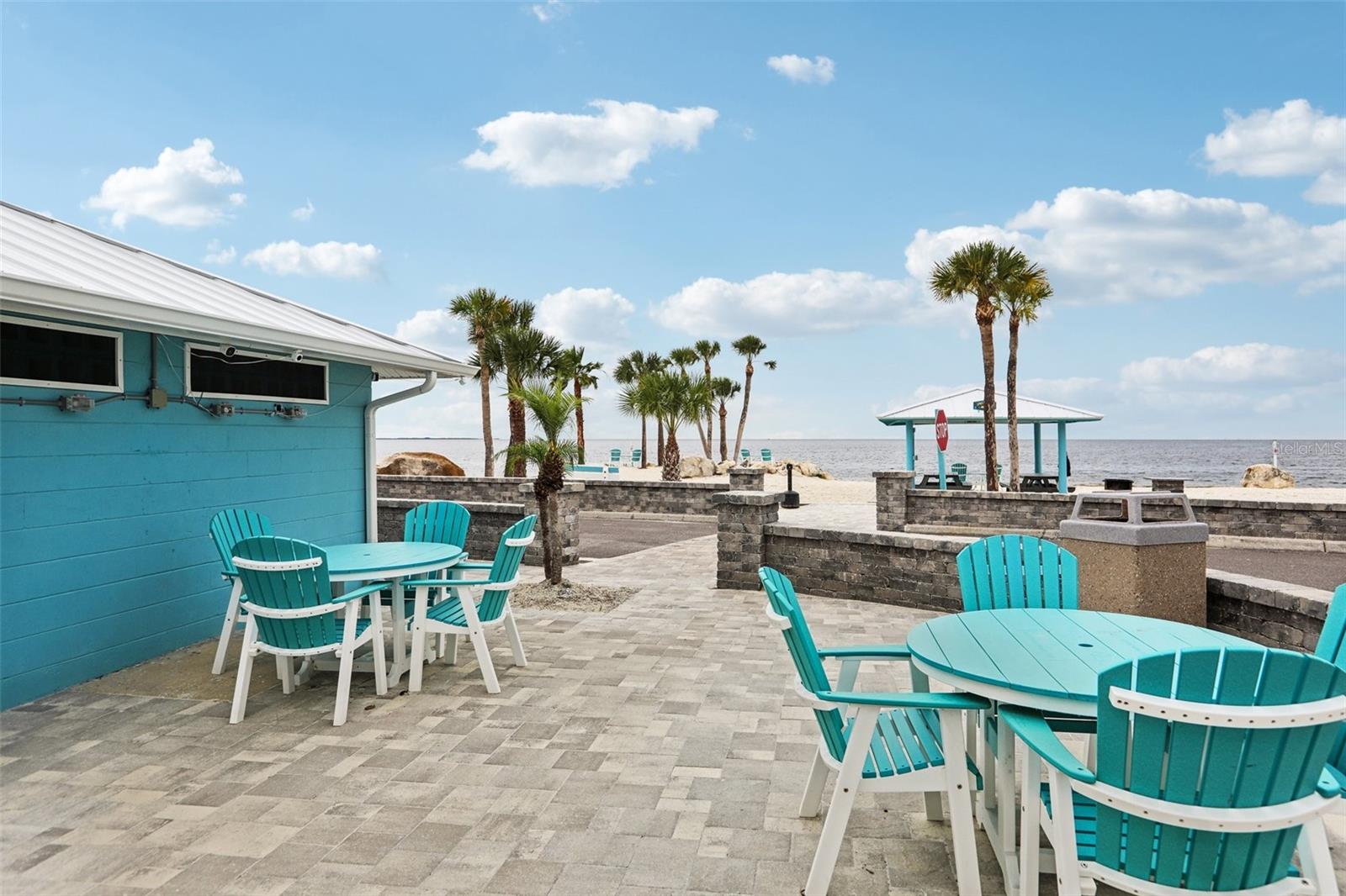 Listing photo id 50 for 4942 Blue Heron Drive