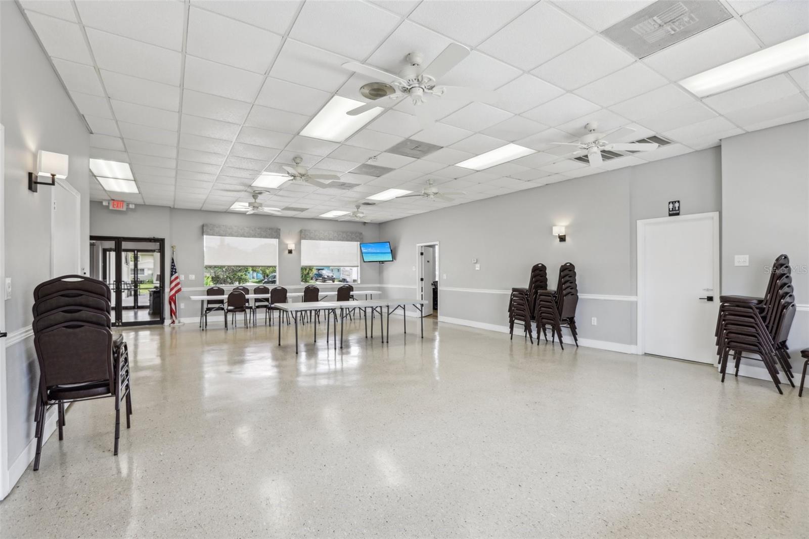 Listing photo id 58 for 4942 Blue Heron Drive