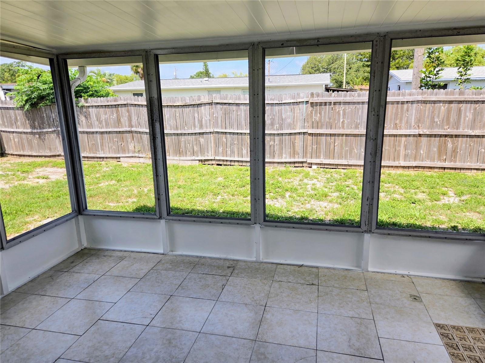 Listing photo id 8 for 2051 Peggy Drive
