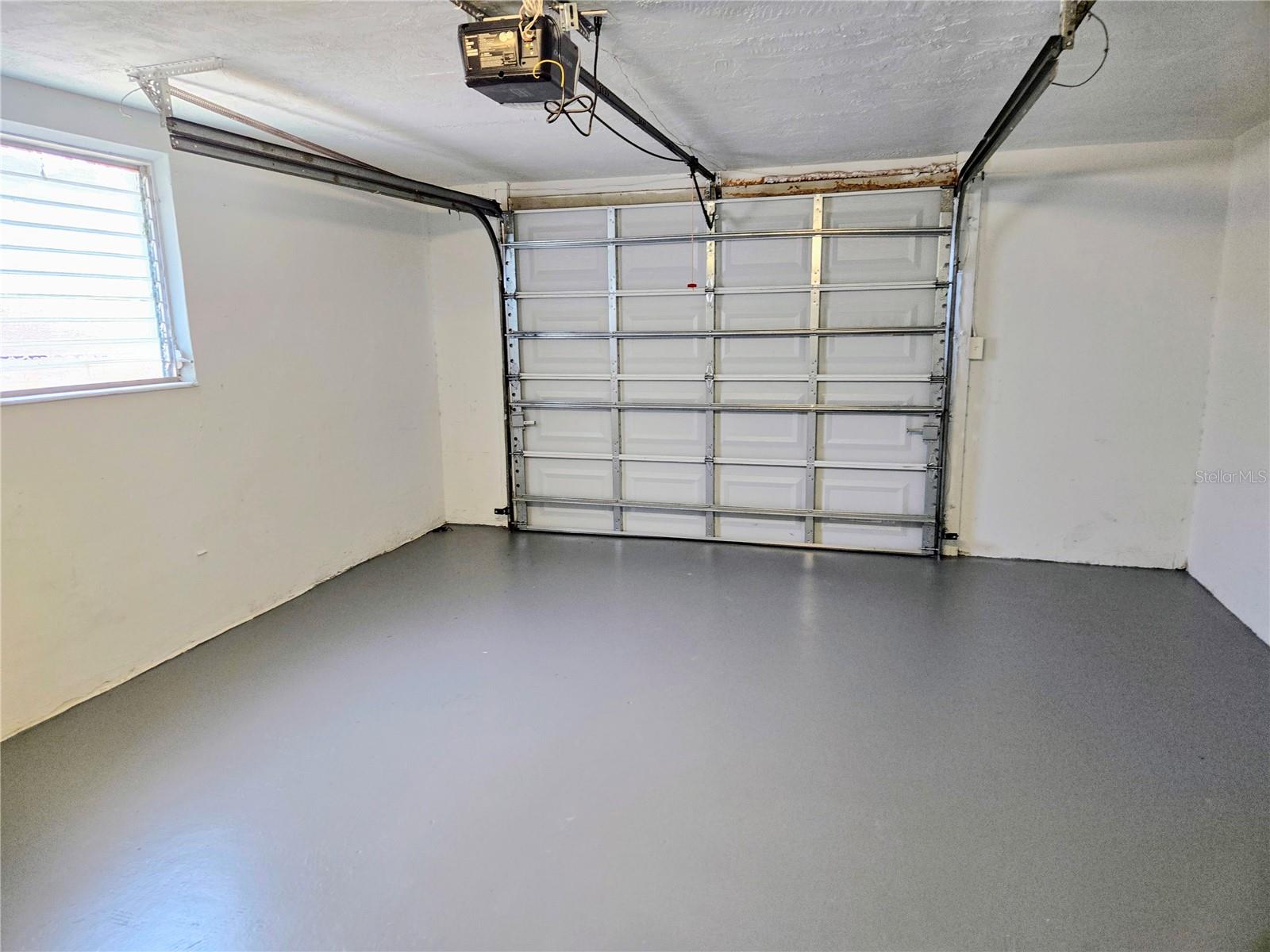Listing photo id 9 for 2051 Peggy Drive