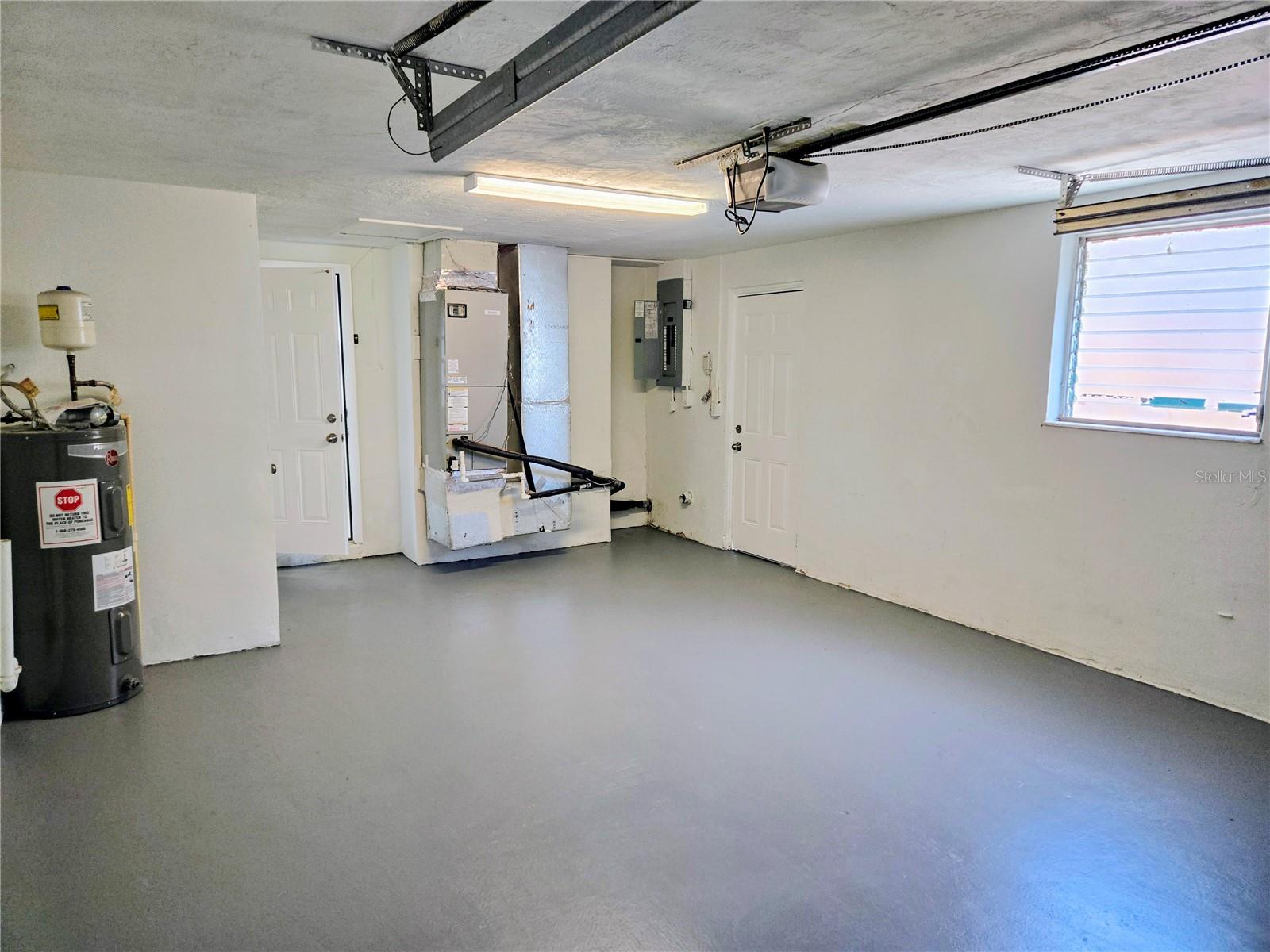 Listing photo id 10 for 2051 Peggy Drive