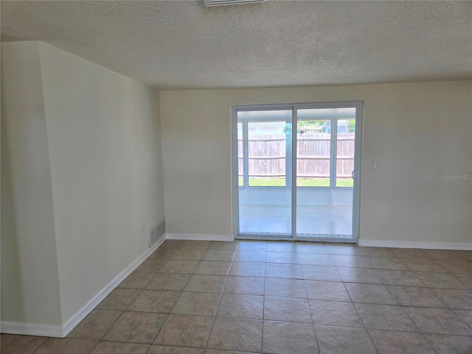 Listing photo id 11 for 2051 Peggy Drive