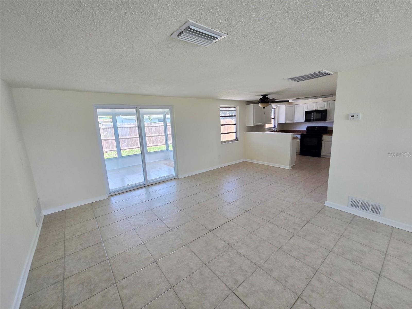 Listing photo id 12 for 2051 Peggy Drive