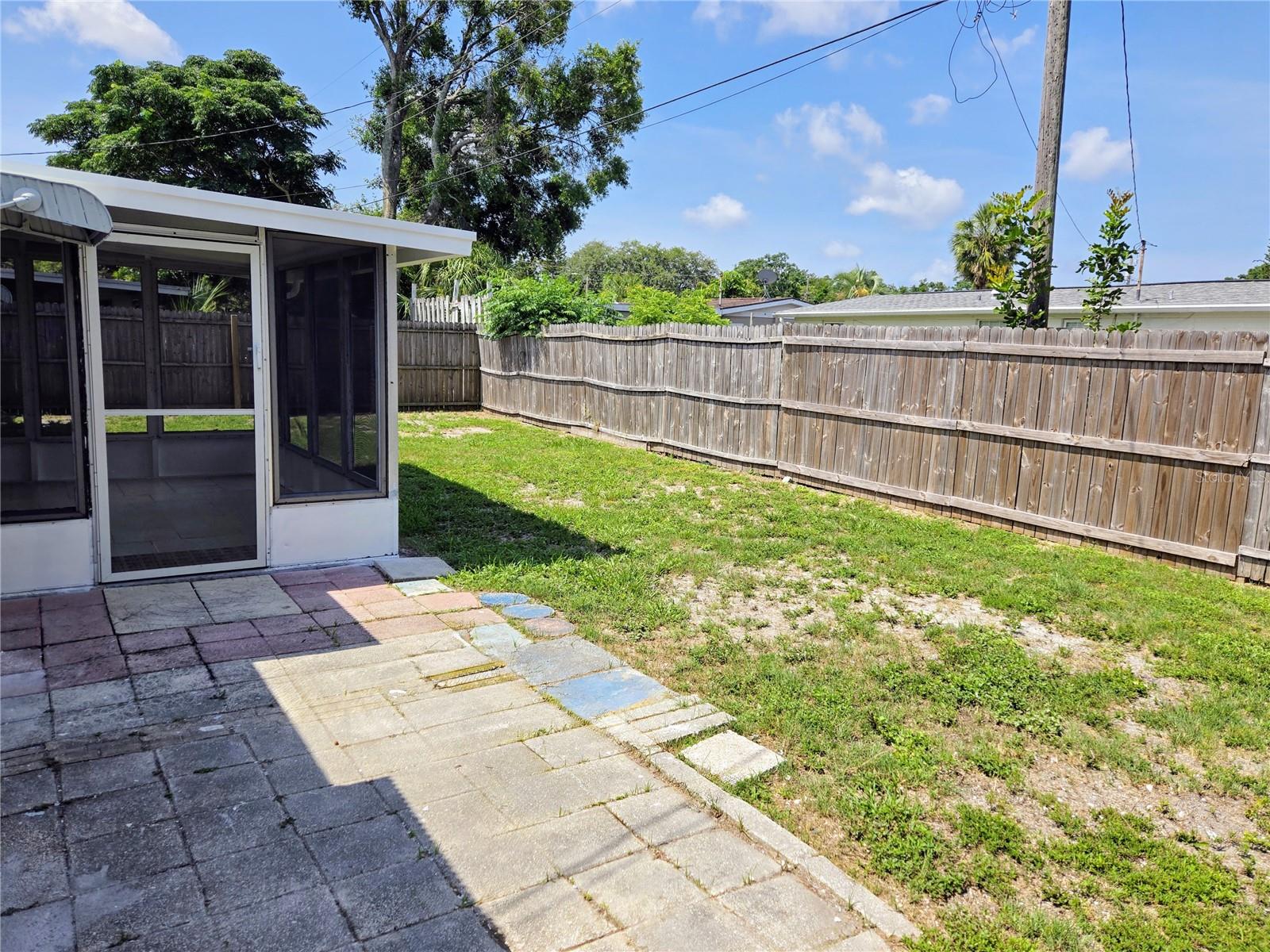 Listing photo id 0 for 2051 Peggy Drive