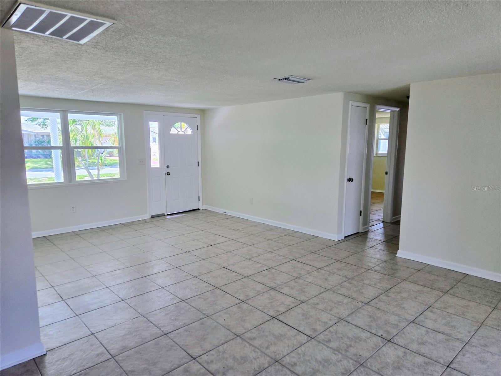 Listing photo id 1 for 2051 Peggy Drive