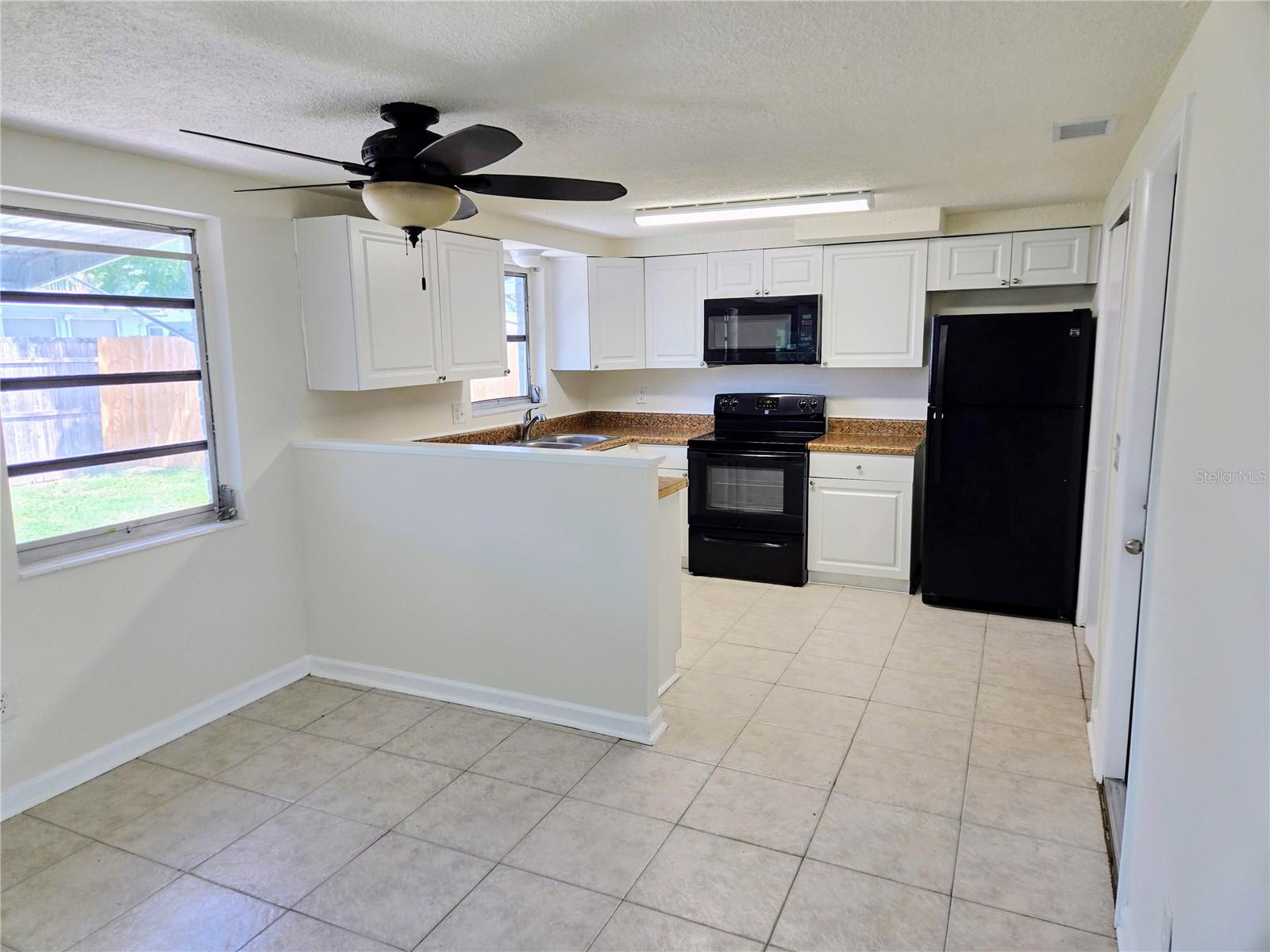 Listing photo id 2 for 2051 Peggy Drive
