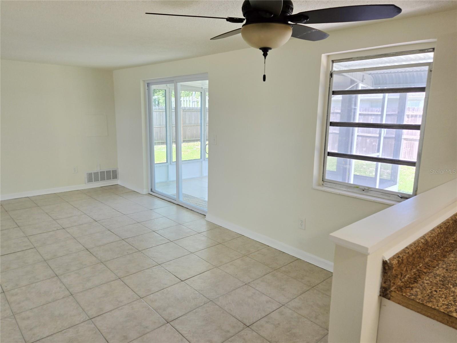 Listing photo id 4 for 2051 Peggy Drive