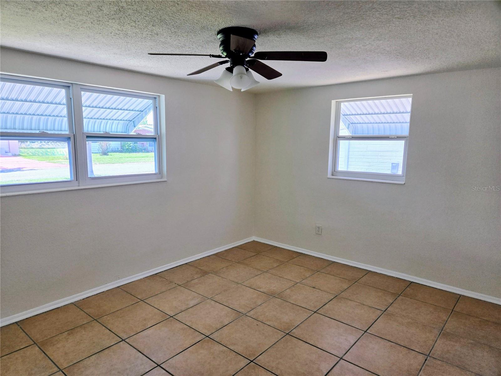 Listing photo id 5 for 2051 Peggy Drive