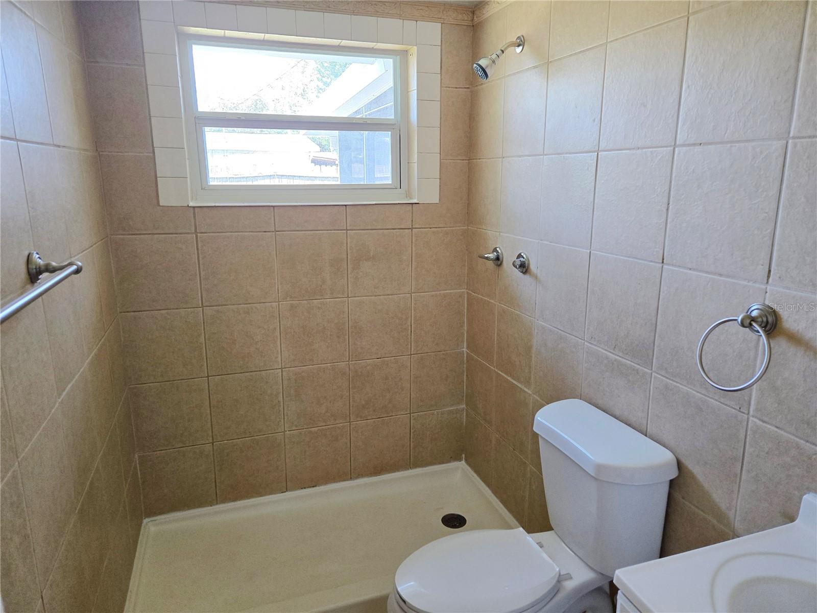 Listing photo id 7 for 2051 Peggy Drive