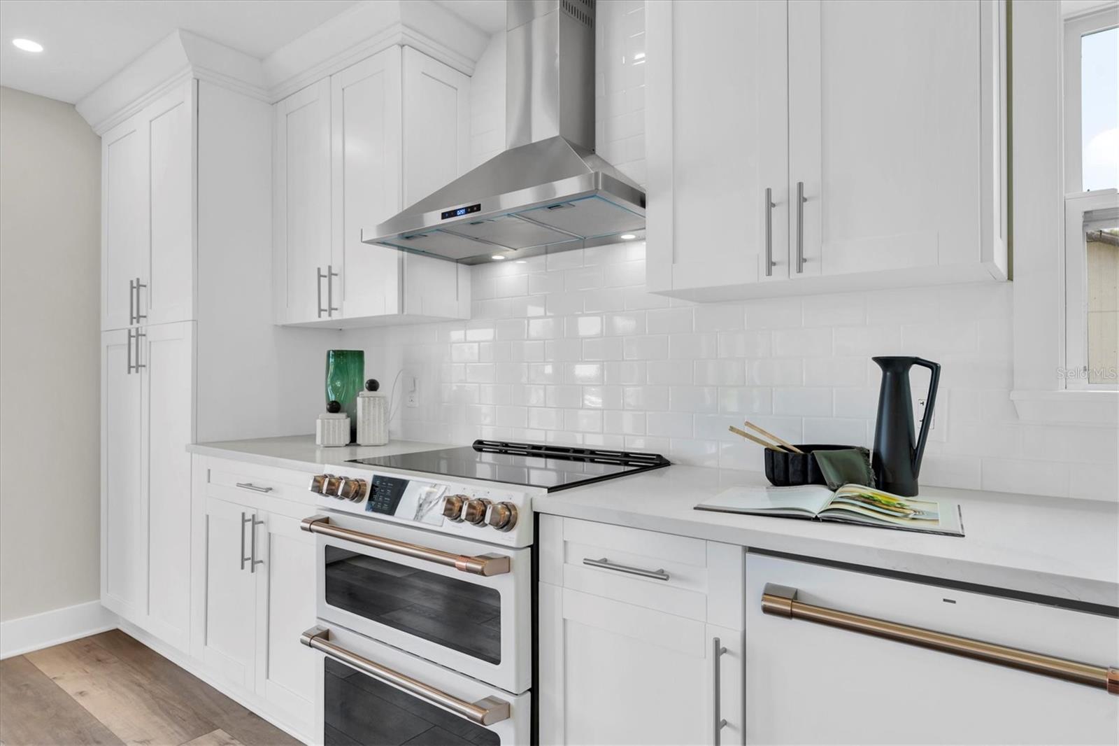 Listing photo id 11 for 18102 Spencer Road