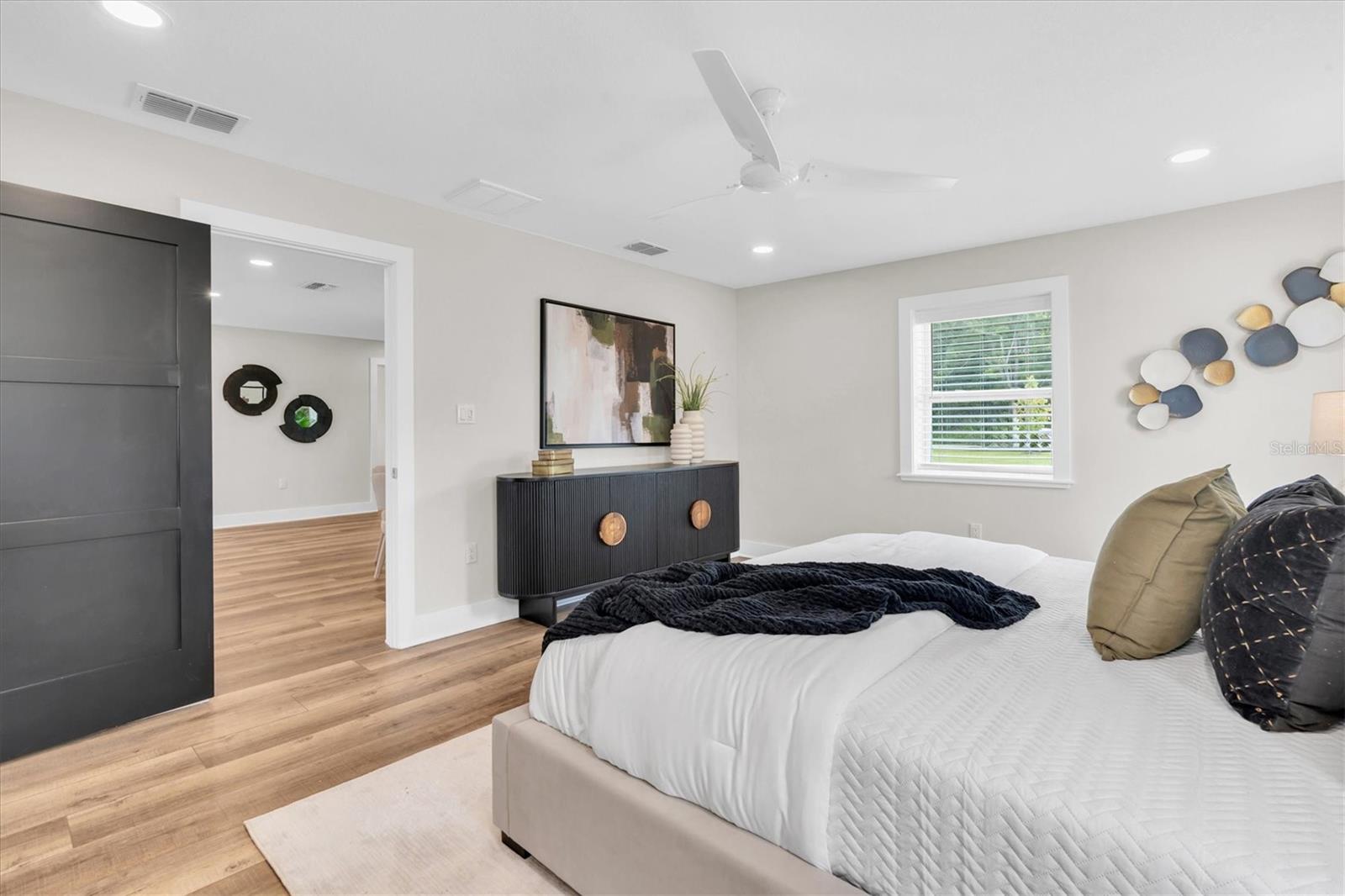 Listing photo id 17 for 18102 Spencer Road