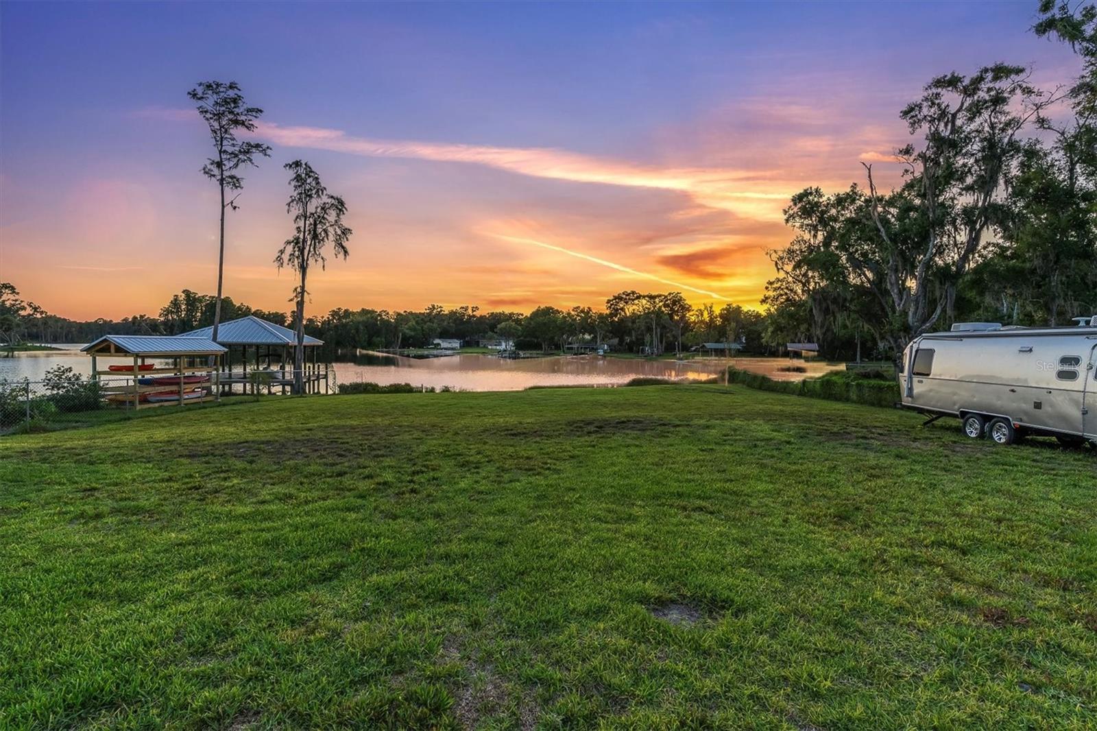 Listing photo id 0 for 18102 Spencer Road