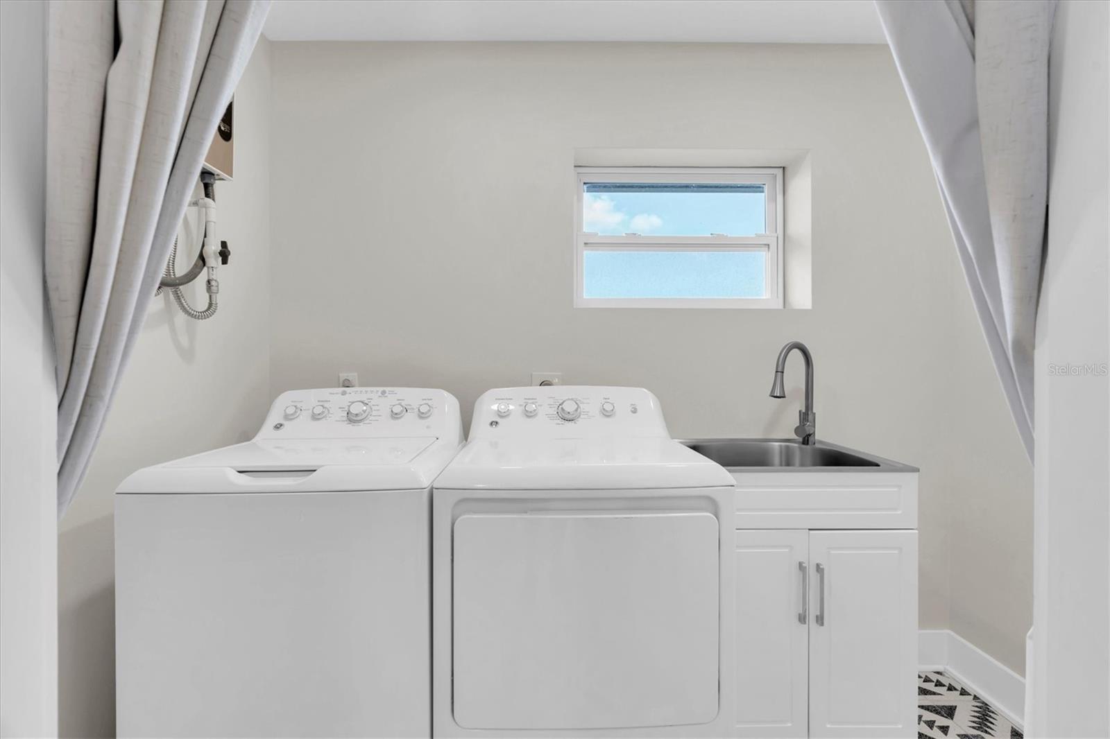 Listing photo id 21 for 18102 Spencer Road