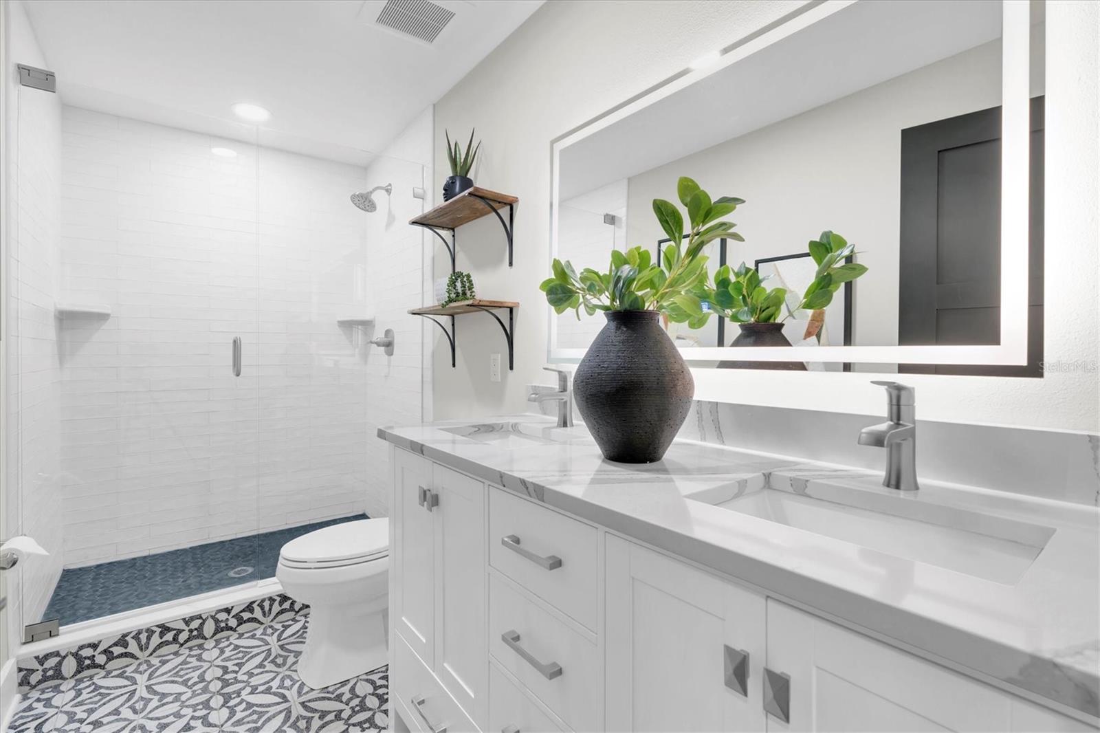 Listing photo id 25 for 18102 Spencer Road