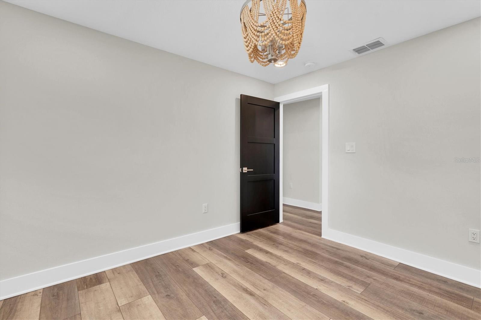 Listing photo id 27 for 18102 Spencer Road