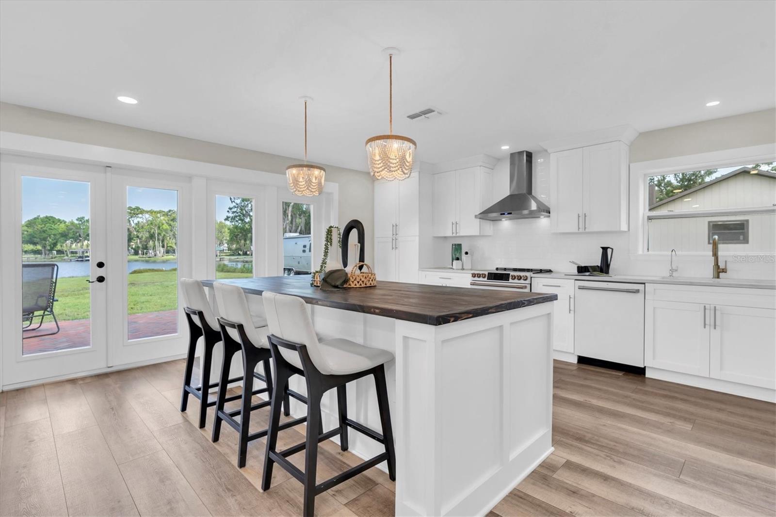 Listing photo id 1 for 18102 Spencer Road