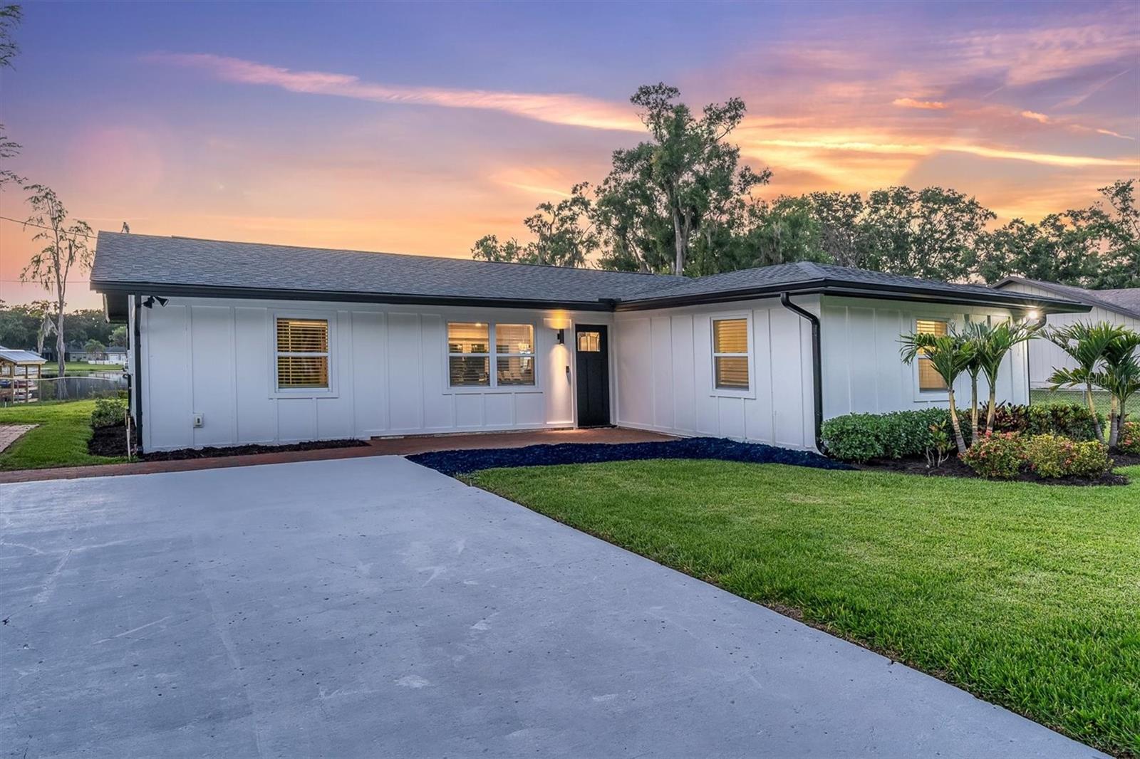Listing photo id 28 for 18102 Spencer Road