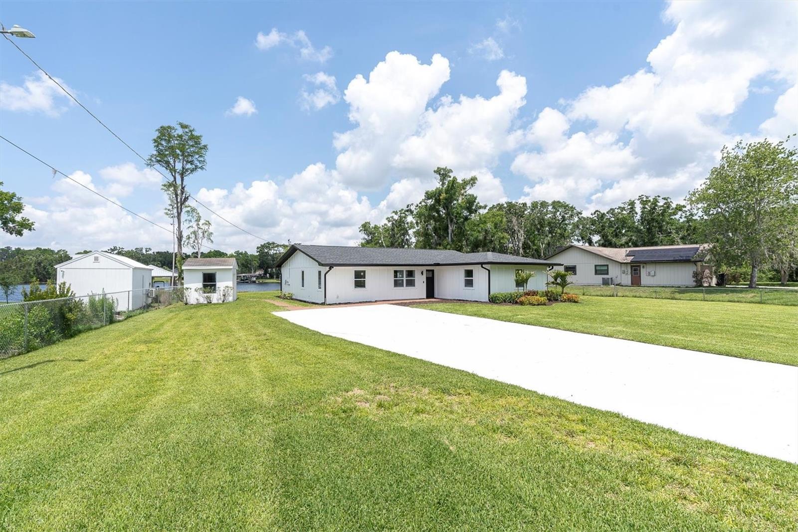 Listing photo id 31 for 18102 Spencer Road