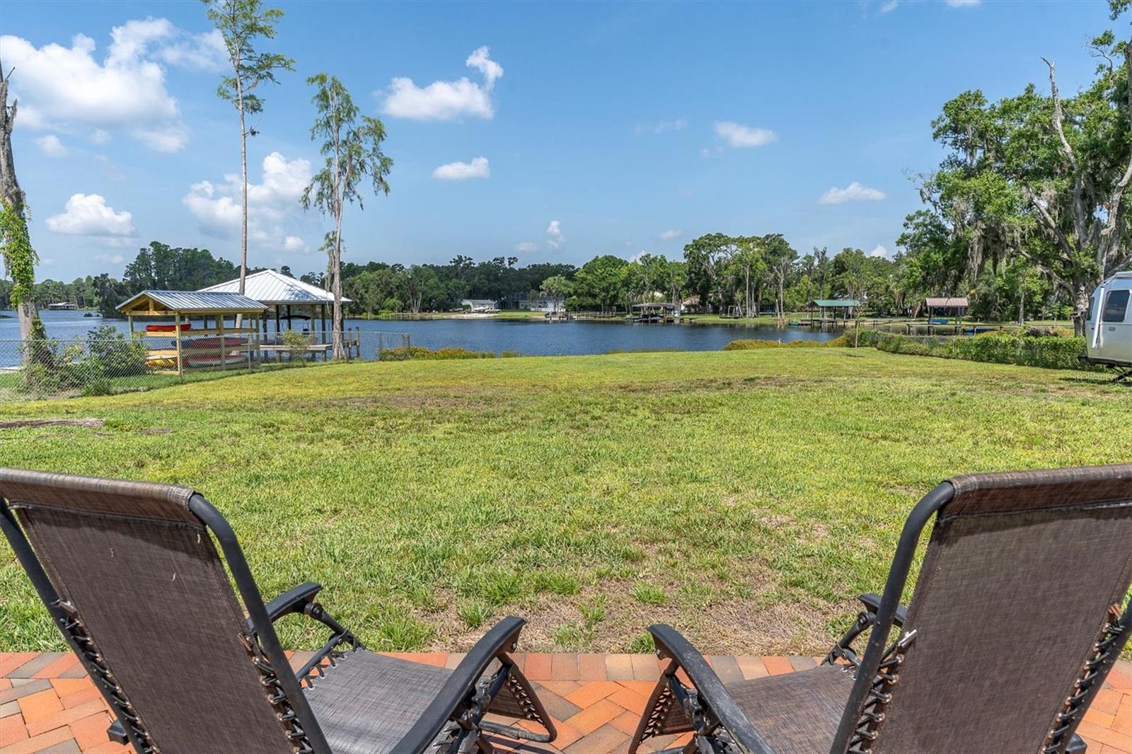 Listing photo id 32 for 18102 Spencer Road