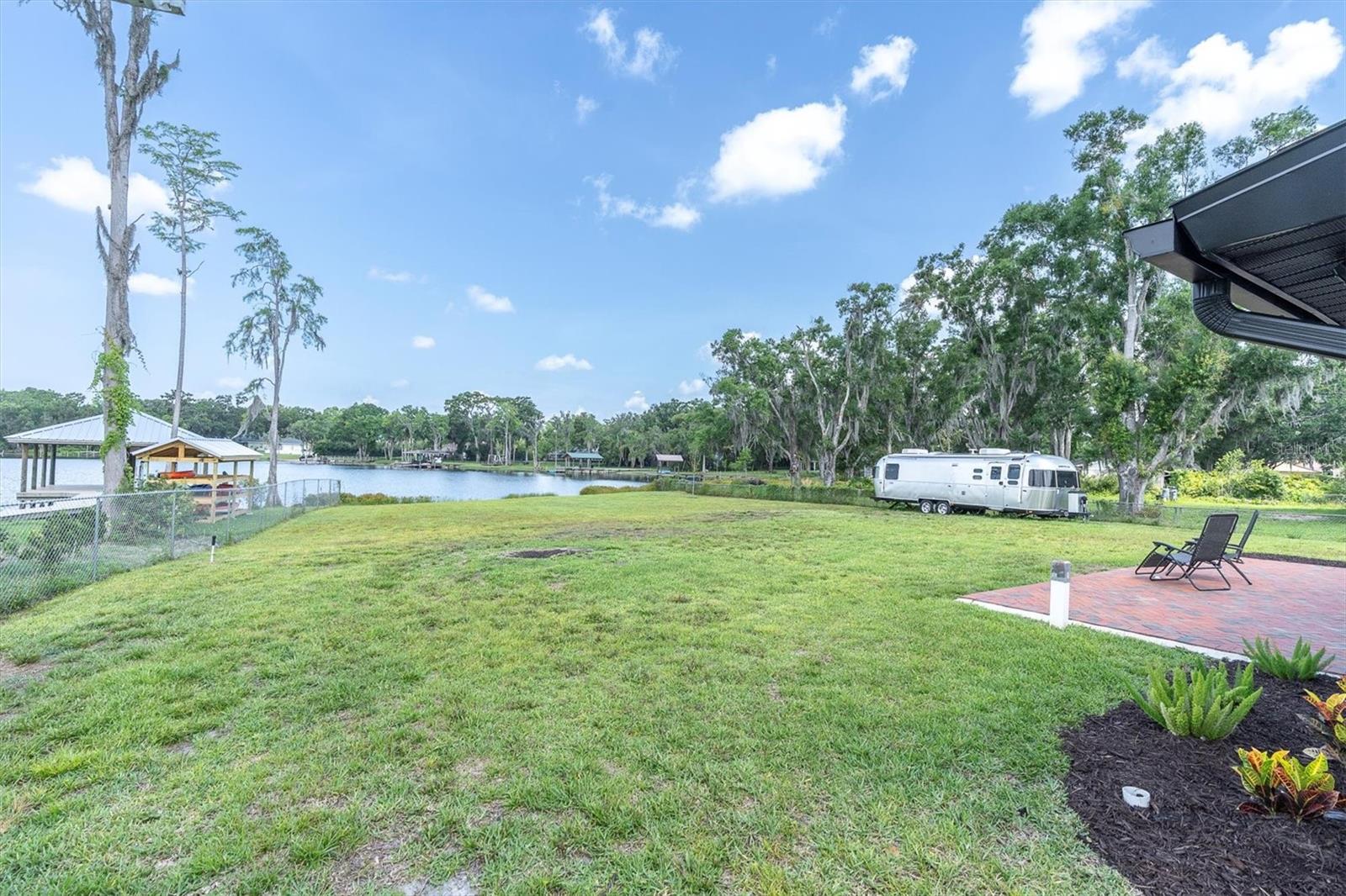 Listing photo id 33 for 18102 Spencer Road