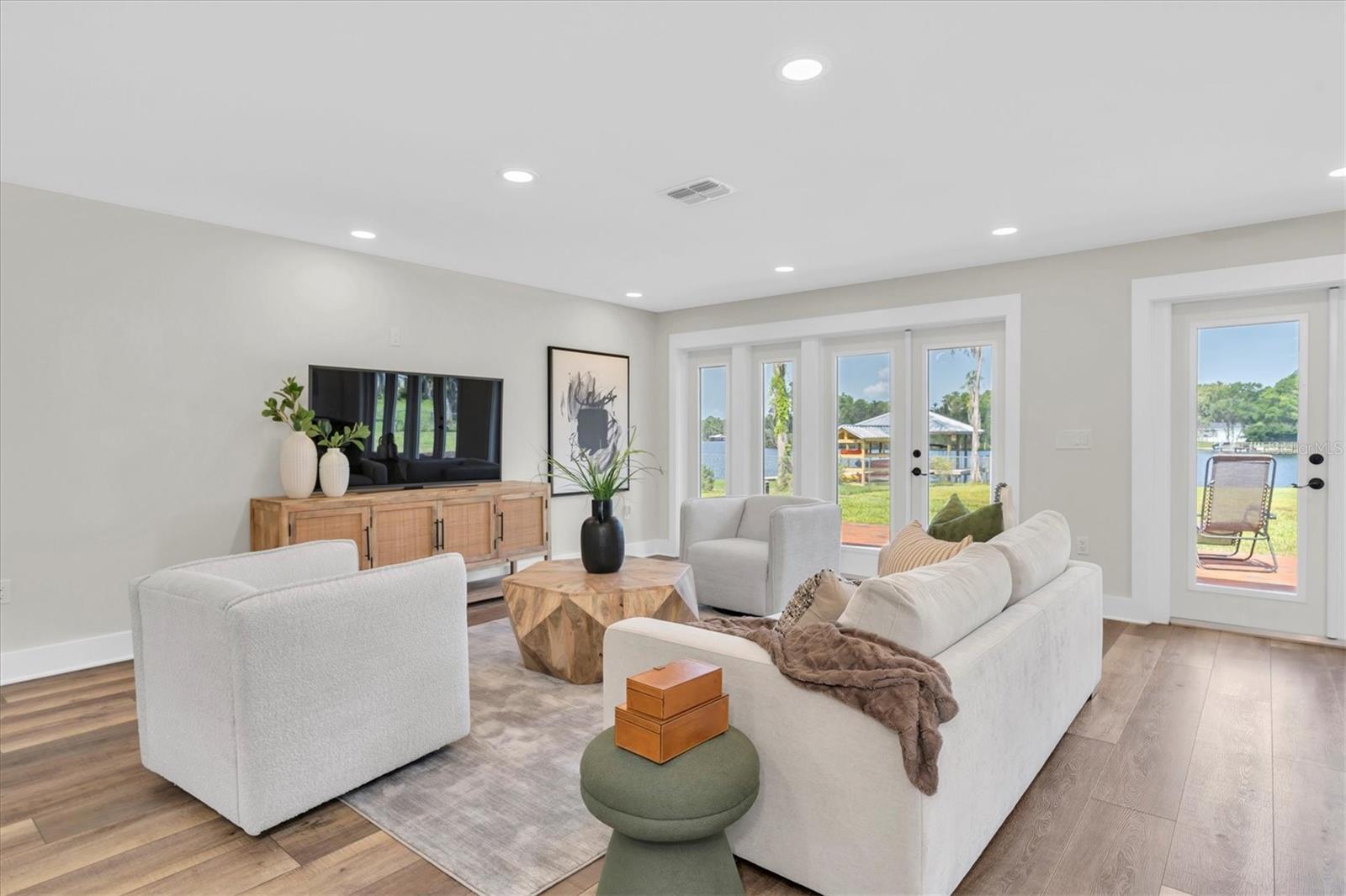 Listing photo id 2 for 18102 Spencer Road