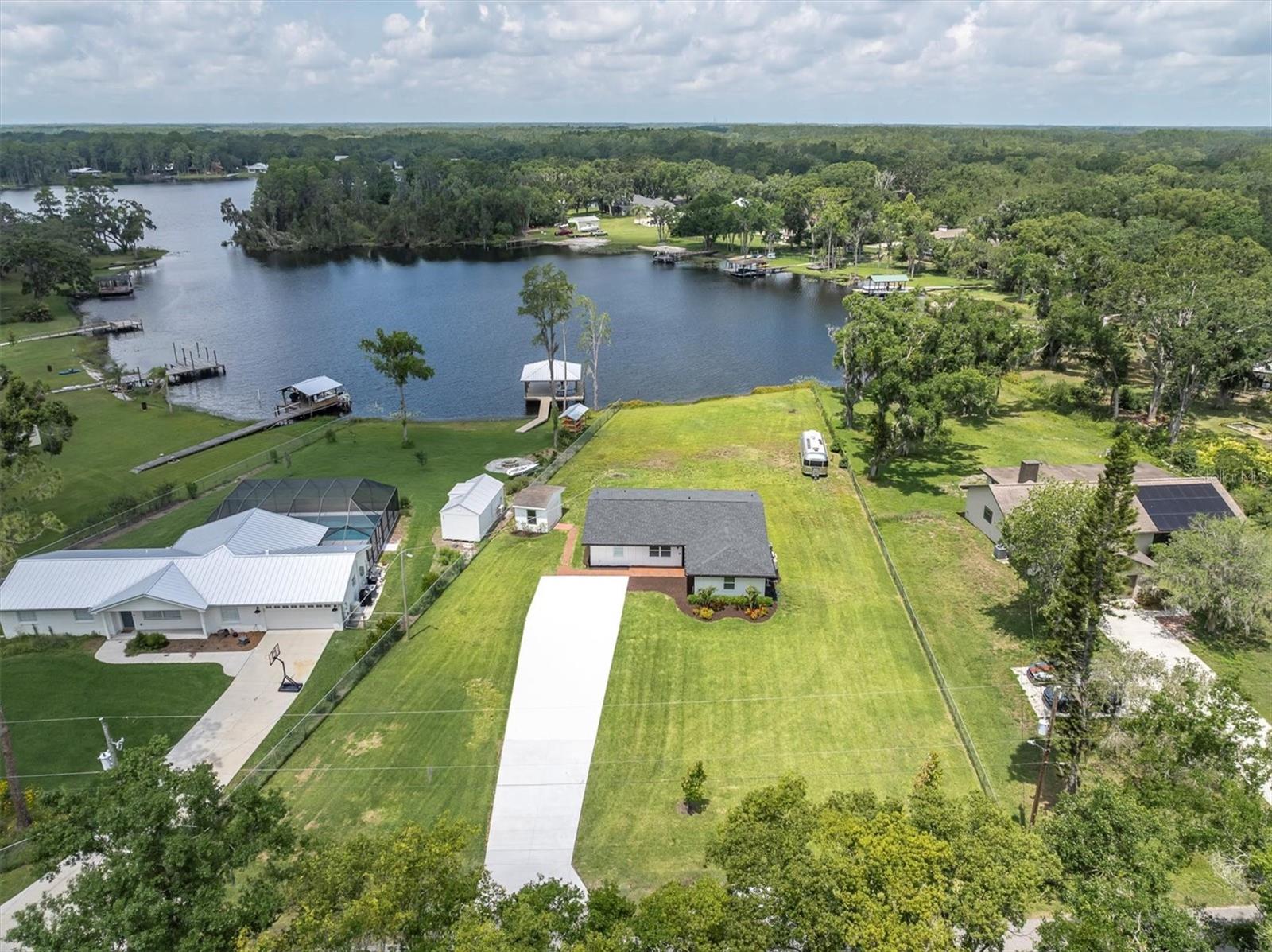 Listing photo id 38 for 18102 Spencer Road