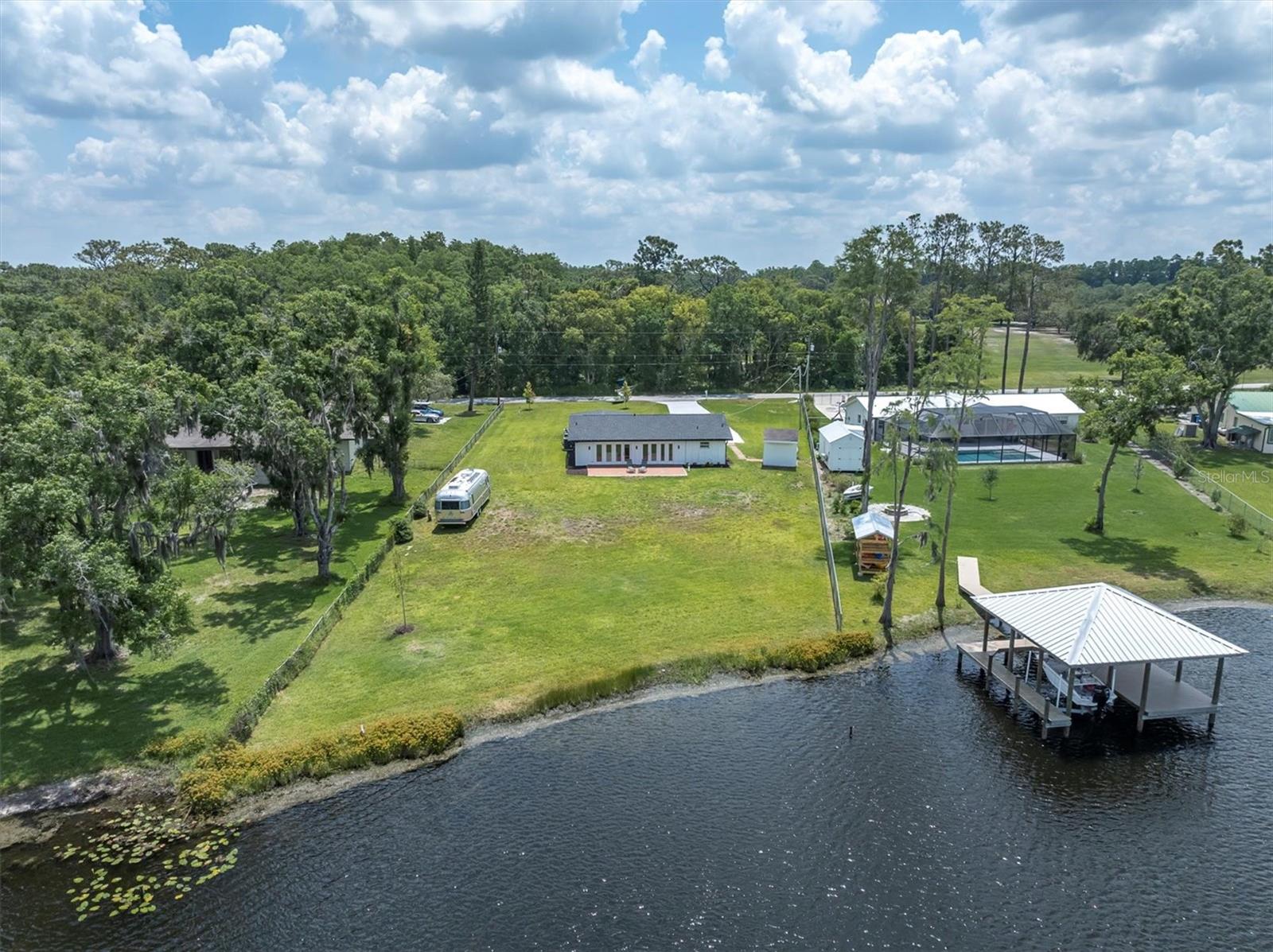 Listing photo id 41 for 18102 Spencer Road