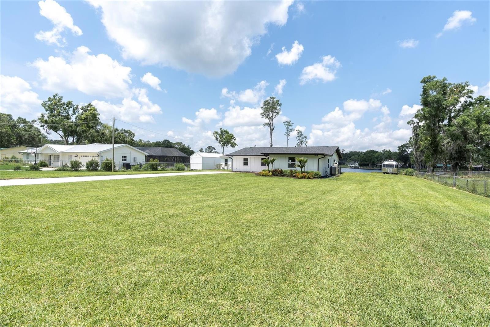 Listing photo id 43 for 18102 Spencer Road