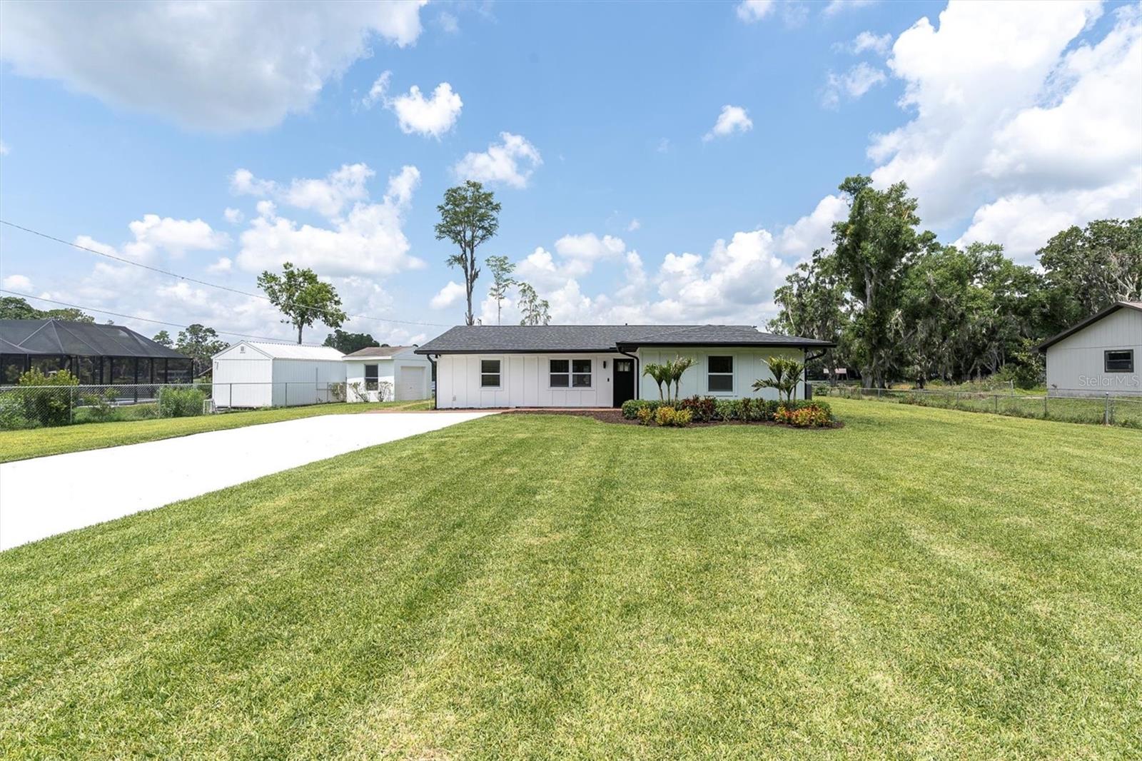 Listing photo id 45 for 18102 Spencer Road