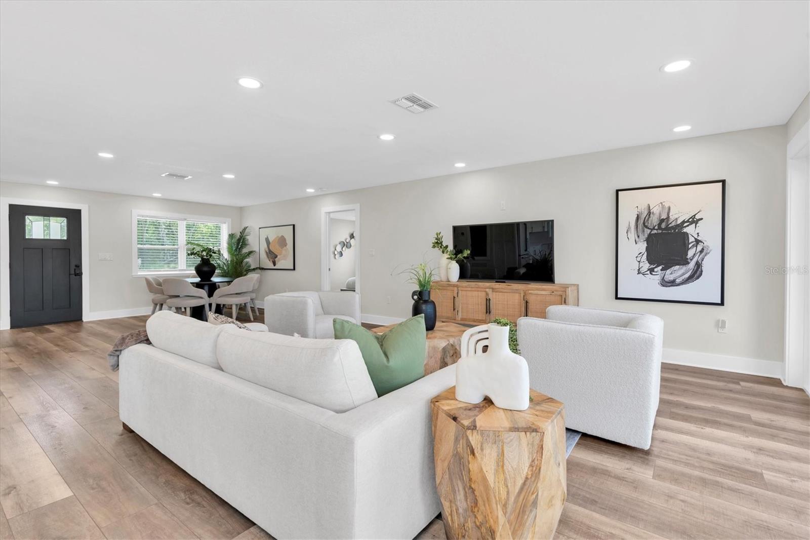 Listing photo id 7 for 18102 Spencer Road