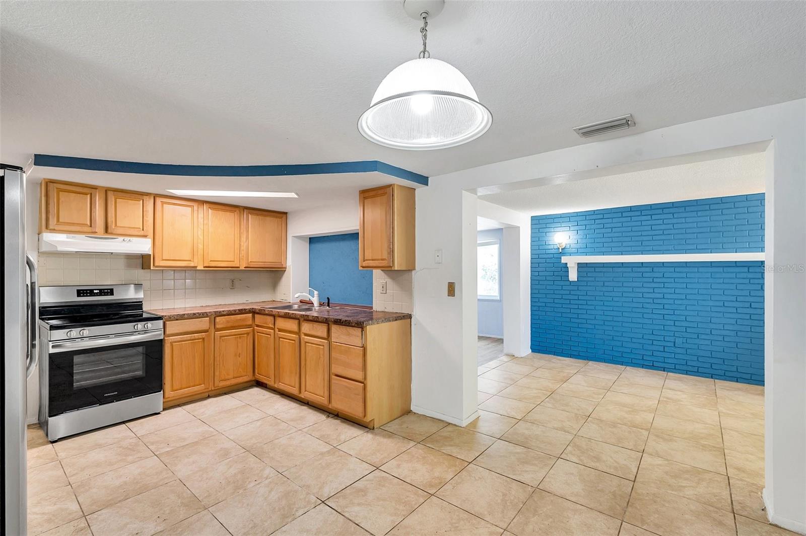Image 12 of 49 For 4025 Stratfield Drive