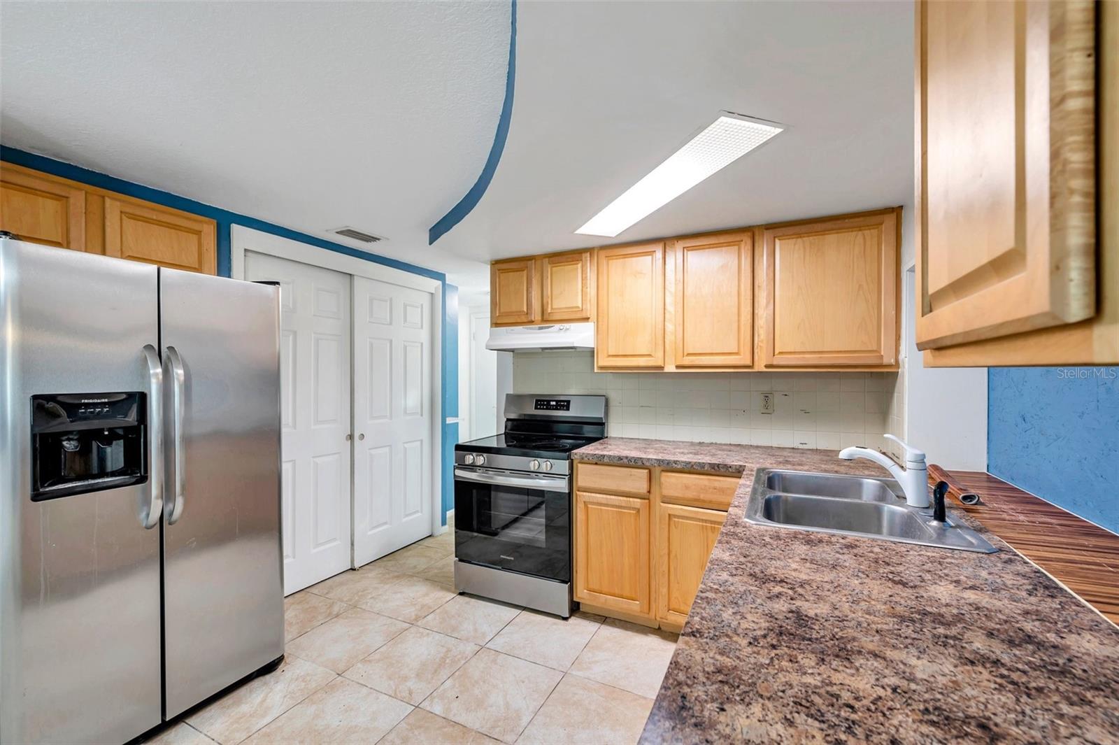 Image 13 of 49 For 4025 Stratfield Drive