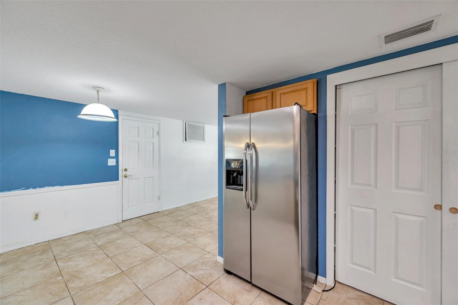 Image 16 of 49 For 4025 Stratfield Drive