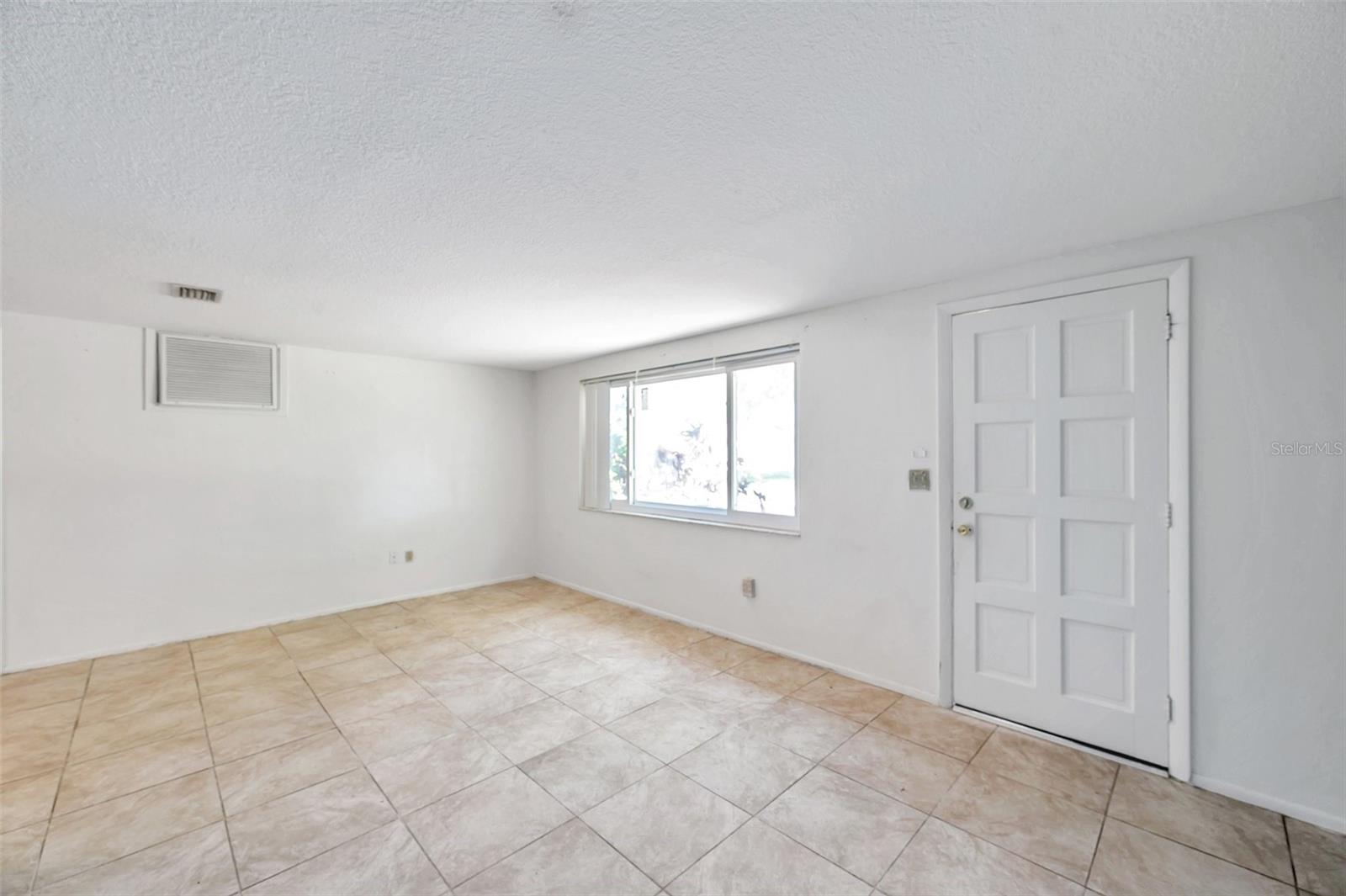 Image 6 of 49 For 4025 Stratfield Drive