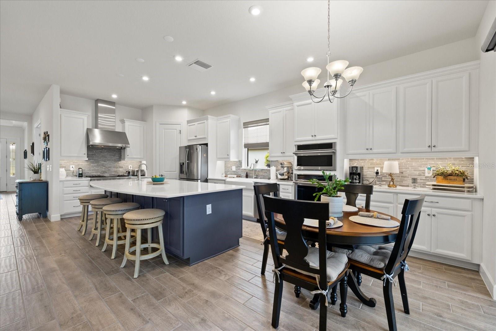 Listing photo id 9 for 11398 Juglans Drive