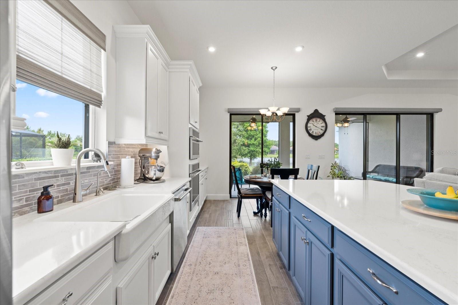 Listing photo id 13 for 11398 Juglans Drive