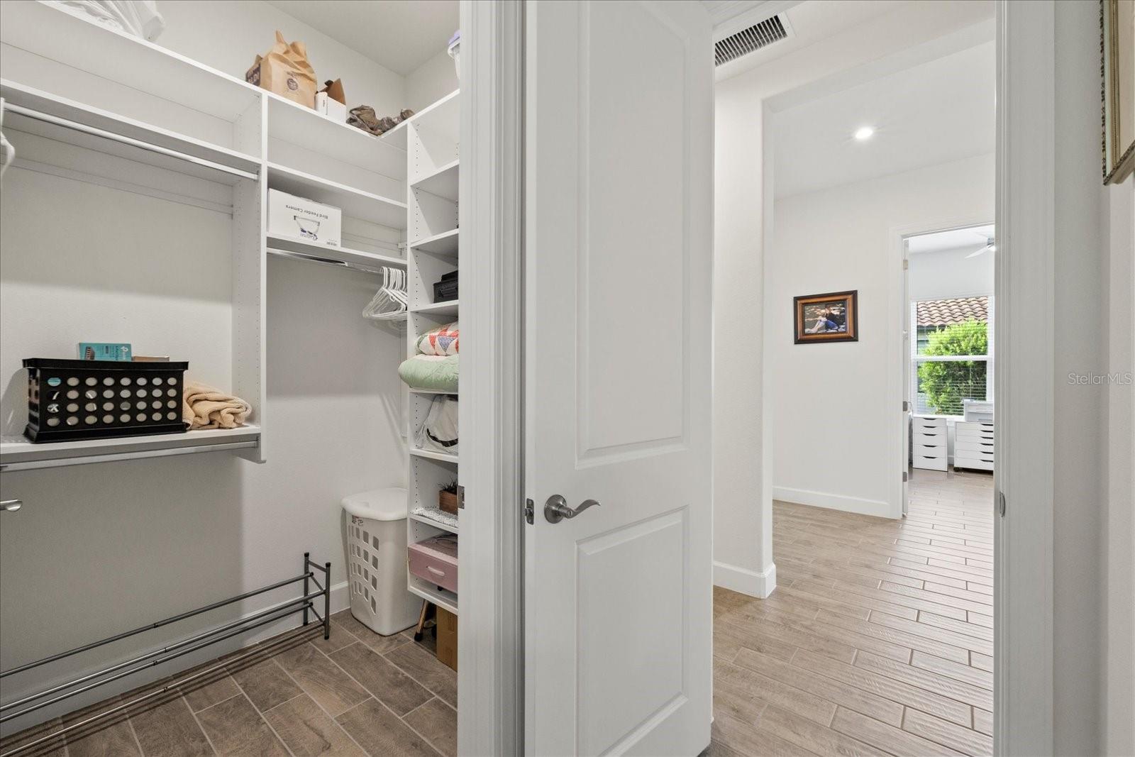 Listing photo id 25 for 11398 Juglans Drive