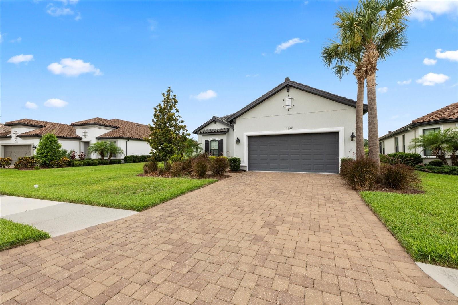 Listing photo id 2 for 11398 Juglans Drive