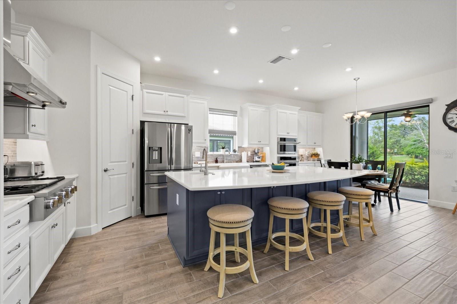 Listing photo id 6 for 11398 Juglans Drive